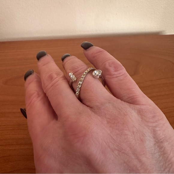 Melissa Lovy silver tone ring with faux stones. Well maintained. Size 6. - Picture 7 of 7